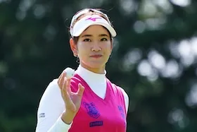 ギャラリーはフェイスシールド着用! 有力女子プロ多数出場のチャリティトーナメントで躍動したのは誰!?